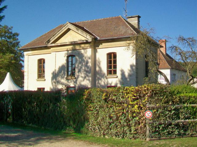 Ancien pavillon de chasse, appartenant au domaine de Chantilly.