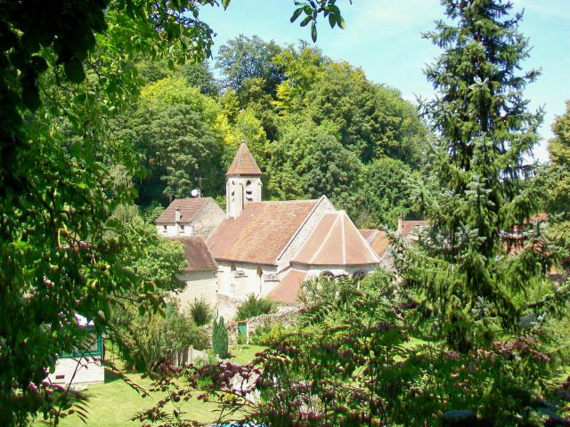 L'église Saint-Didider, vue de la lisière de la forêt.