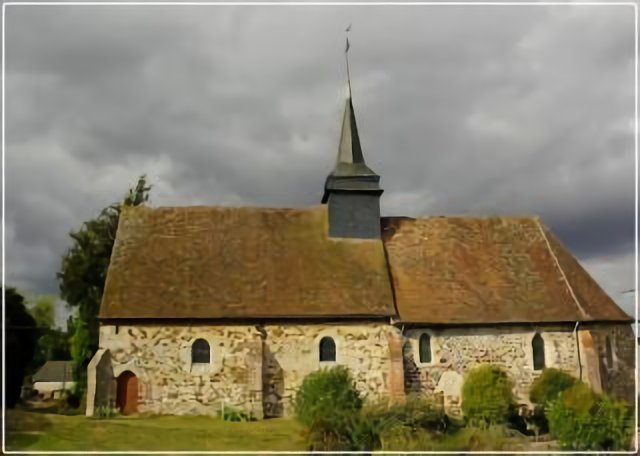 L'église de La Neuville-Vault entre deux averses