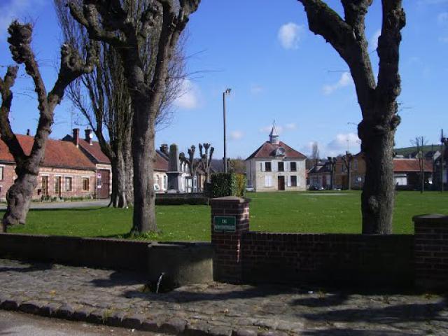 Mareuil la Motte place de la mairie