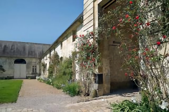 Les murs fleuris du château Saint Rémy en l'eau