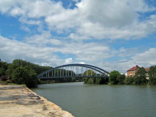 Pont métallique sur l'OISE