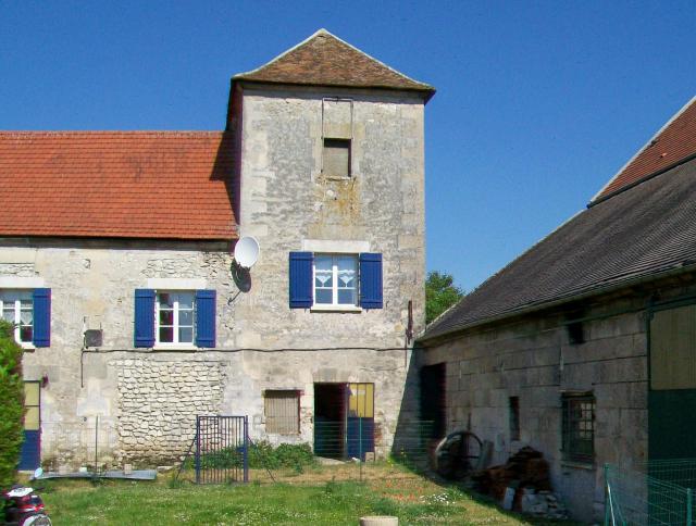 Colombier d'une ferme transformé en habitation, rue des Flandres, à l'est du village.