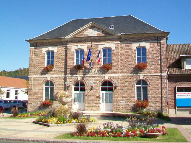 La mairie, rue du Grand Ferré.