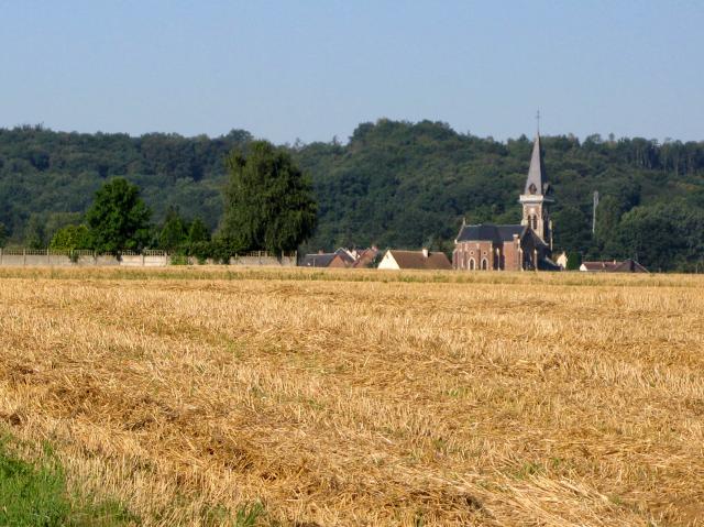 Porquéricourt (Oise, France) - Le village vu depuis la route allant de Roye à Noyon. .