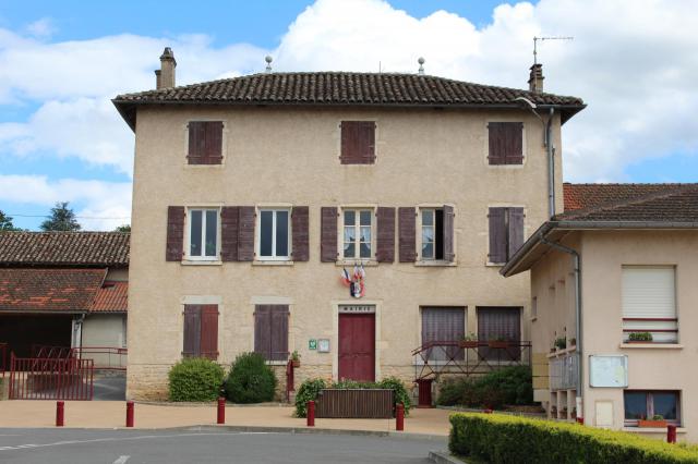 Mairie de Genouilleux.