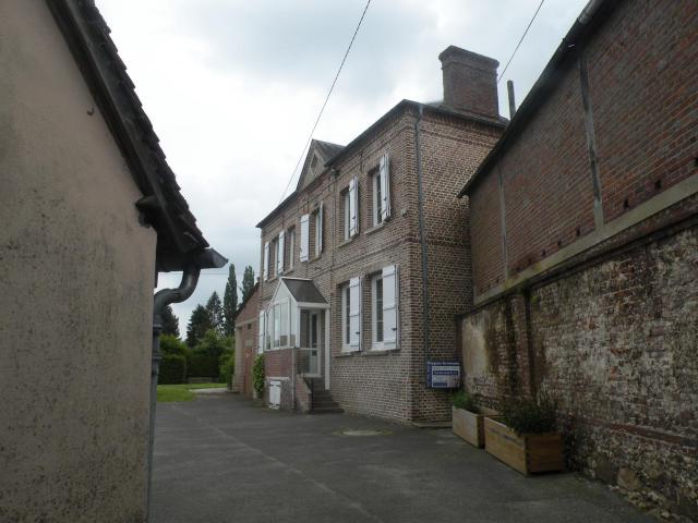 La Neuville-Vault mairie