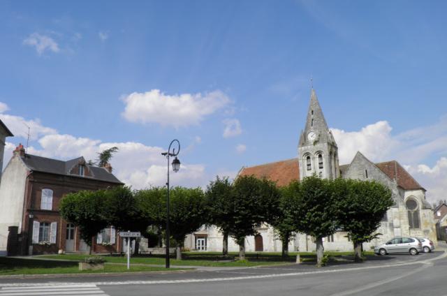 Place principale de Villers-Saint-Frambourg, Oise, France