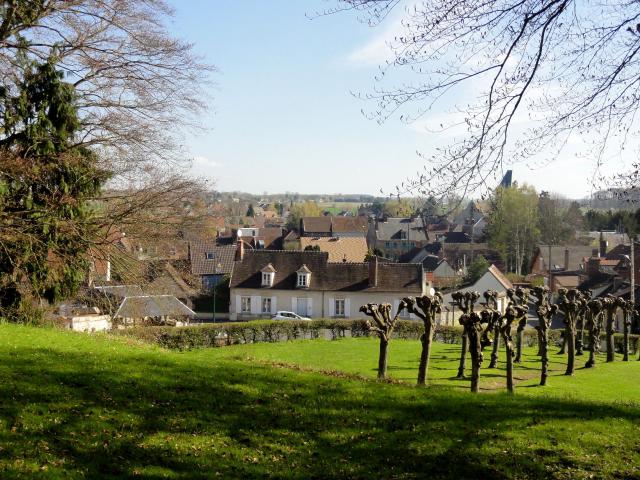 Vue sur le village depuis la statue de Saint-Louis, au sud.