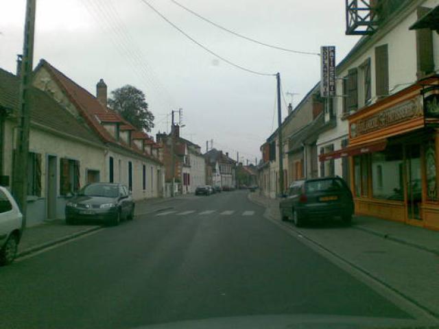 La Neuville en Hez Grande rue