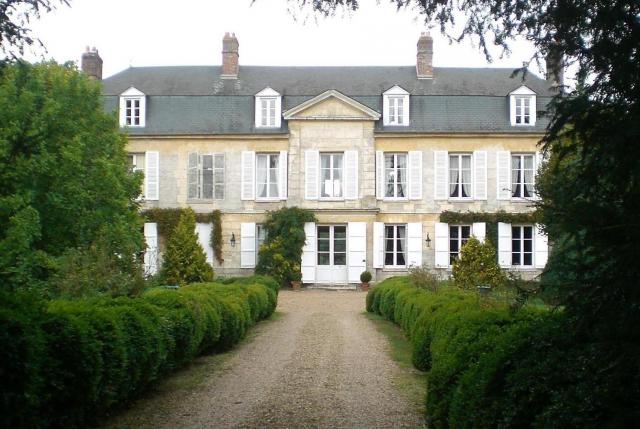 chateau du XVIIe , XVIIIe monument historique à Anserville oise france