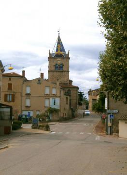 Saint-Cyr (Ardèche), la place de la Bascule, intersection entre la Route du Vivarais et la Route Bleue.