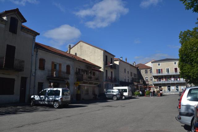 place à Saint-Cirgues-en-Montagne