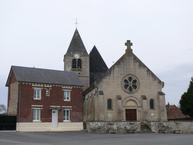 L'église Saint-Éloi de Cuvilly (Oise, Picardie, France).