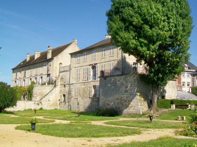 L'ancien hôtel Gallé-Juillet, vu depuis le sud-ouest ; le bâtiment ancien en arrière-plan ne fait pas partie du musée.