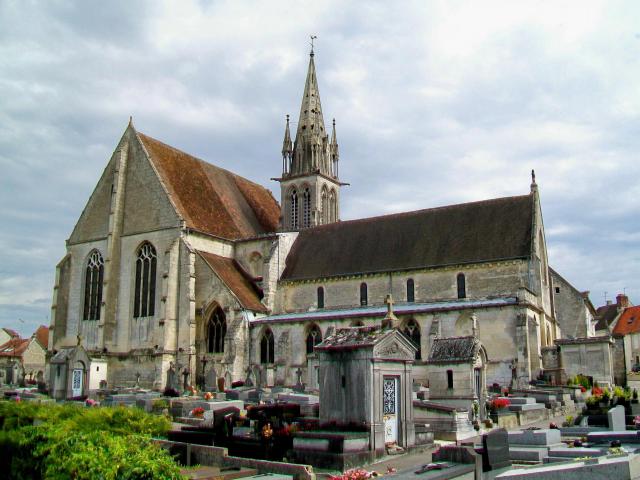 Vue d'ensemble de l'église depuis le nord-ouest.