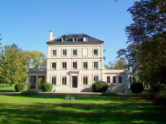 Le château Arthus, chemin du château.