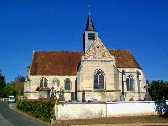 Vue d'ensemble de l'église depuis le sud-est.