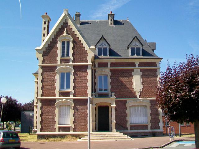 Le centre culturel municipal dans l'ancien château Richard, rue Louis-Boilet.