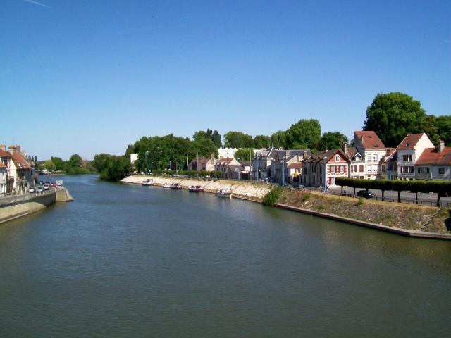 L'Oise à Pont-Sainte-Maxence, vue depuis le pont en direction de l'est.