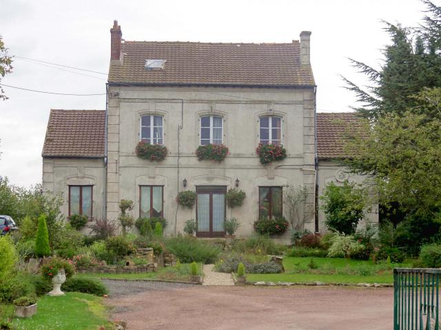 Ancienne gare, bâtiment-voyageurs côté nord.