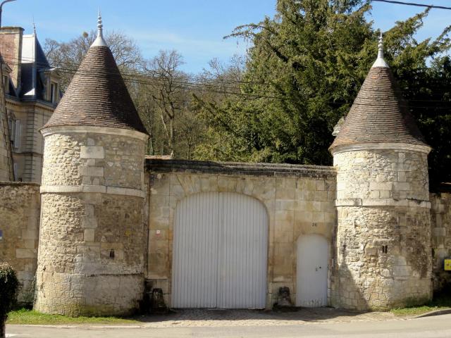 Portail du château de Vaux.