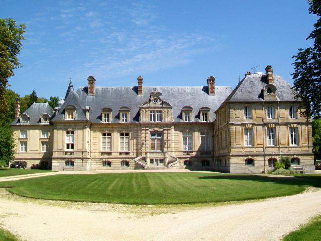 Le château de Boran-sur-Oise, rue du Château.