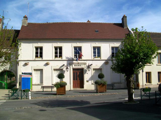 La mairie de Plailly jusqu'en 2013, rue de la Mairie, à côté de l'église.