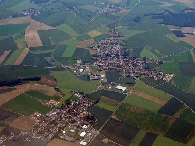 Vue aérienne d'Ercuis et de Neuilly-en-Thelle (Oise), France.