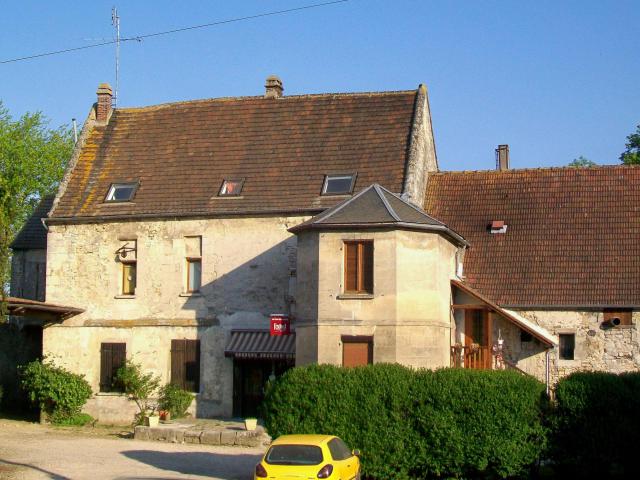 La boulangerie du village, qui, bien que ne comptant que cinq cents habitants, a la chance de disposer encore de commerces de proximité.…