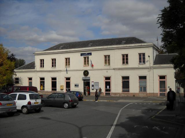 La gare ferroviaire de Clermont, Oise, France.