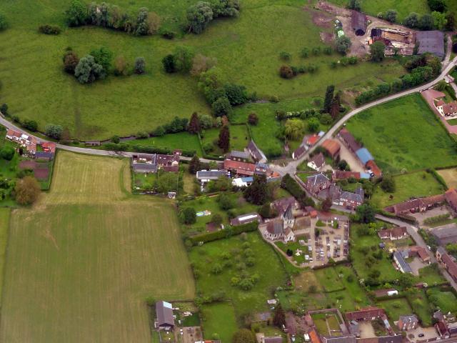 Vue aérienne de Bonnières (Oise), France.
