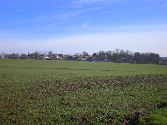 Le village de Maimbeville (Oise) depuis la route de Saint-Aubin (D532).