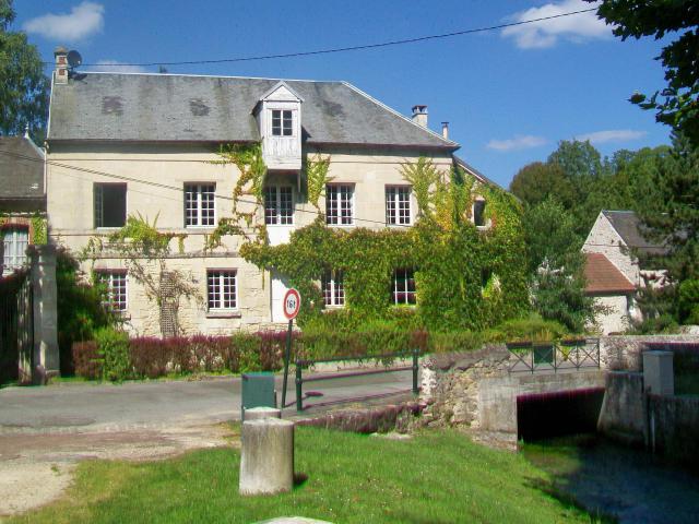 Moulin à blé sur l'Automne, rue Beaumarais. C'est l'un de deux moulins se faisant face à Glaignes.