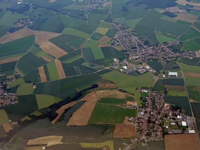 Vue aérienne d'Ercuis et de Neuilly-en-Thelle (Oise), France.