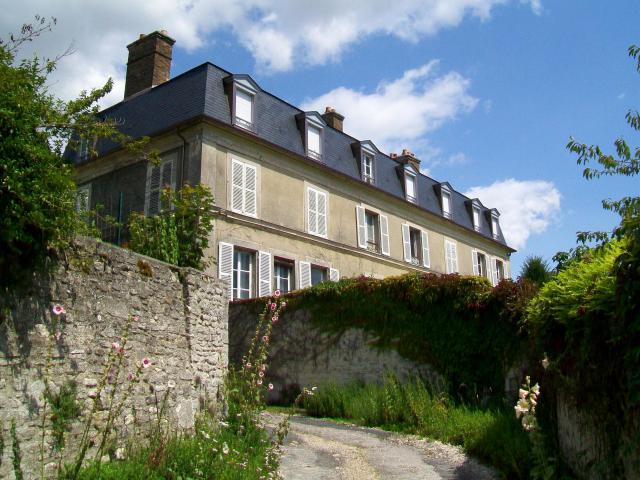 Le château de la Boissière, vu depuis la rue de la fontaine Saint-Martin.