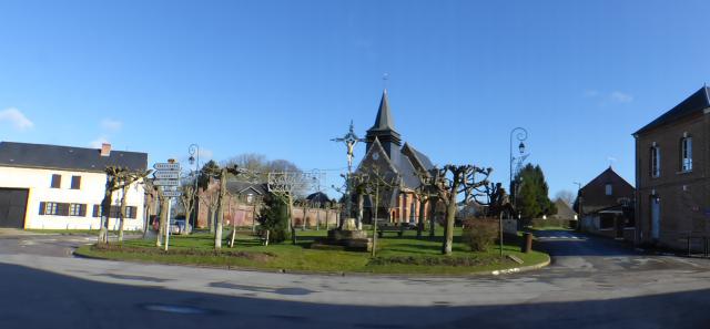 Vue panorammique de la place du Village de Haute-Épine