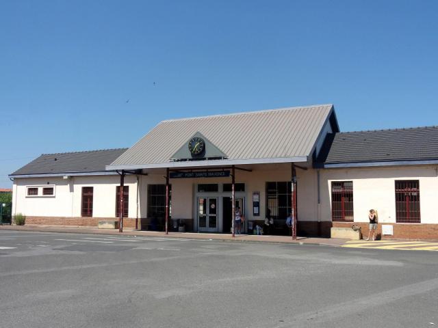 Bâtiment-voyageurs, côté ville.