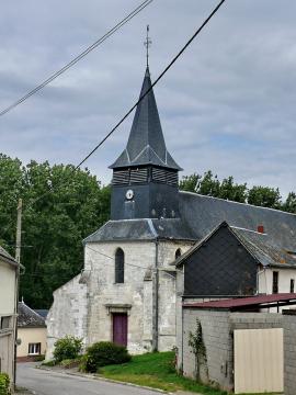Catheux (Oise) : L'église Saint-Denis vue depuis la Place de la Mairie