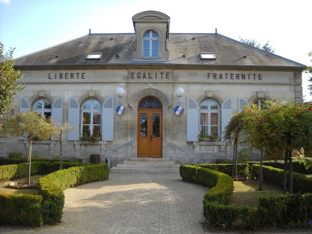 La mairie de Breuil-le-Vert, Oise, France.