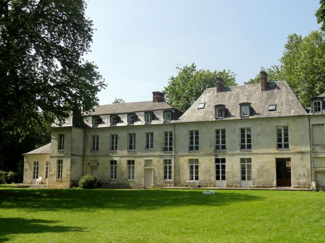 Château de Ravenel, rue du Château.