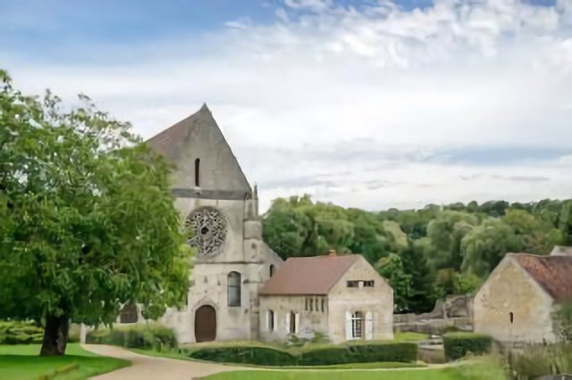Abbaye Royale Notre Dame de Lieu-Restauré