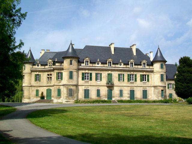 Le château de Lamorlaye, façade est.