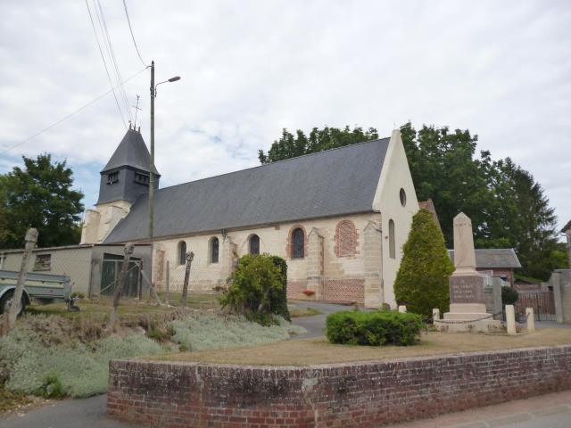 Monument aux morts et église Saint-Nicolas de la commune de Plainval (Oise).