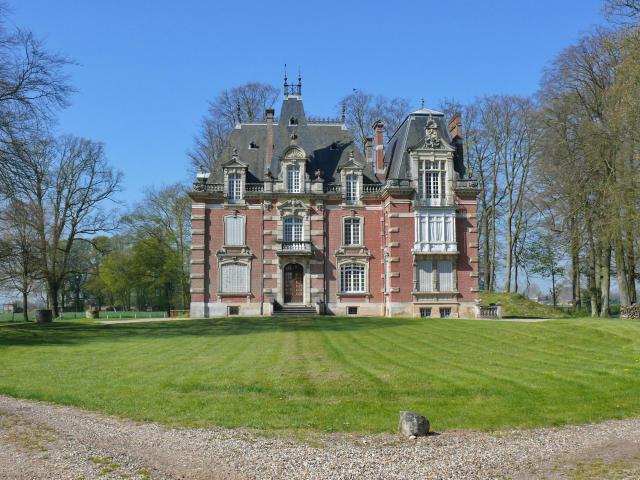 SARCUS : Le château(XIXe siècle)Il fut la résidence du général Foch (du 7 avril au 1er juin 1918)