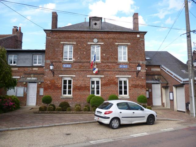 La mairie et l'école de la commune de Nourard-le-Franc (Oise).