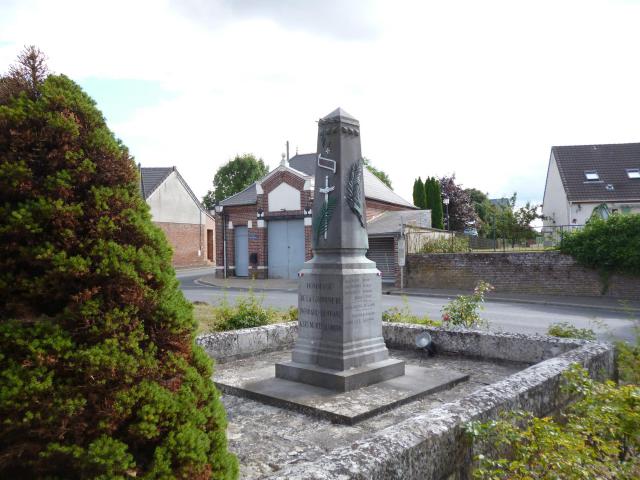 Le monument aux morts de la commune de Nourard-le-Franc (Oise).