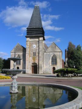 L'église se reflète dans le bassin