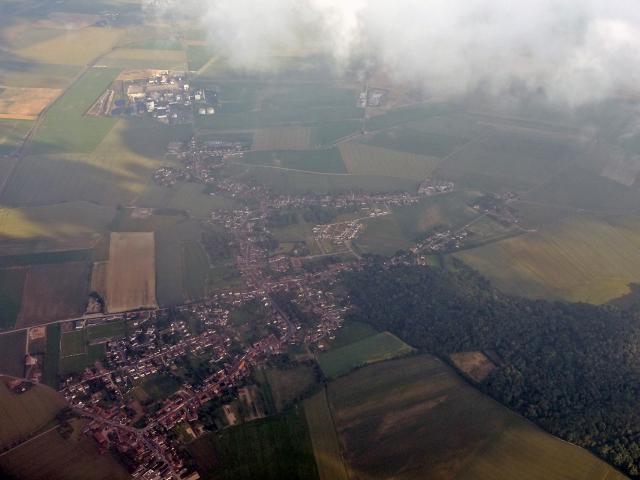 Vue aérienne de Grandfresnoy (Oise), France.