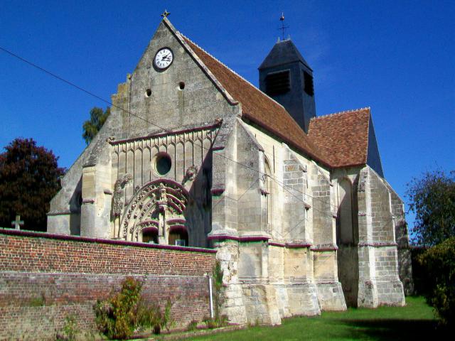 Vue d'ensemble de l'église depuis le sud-ouest.
